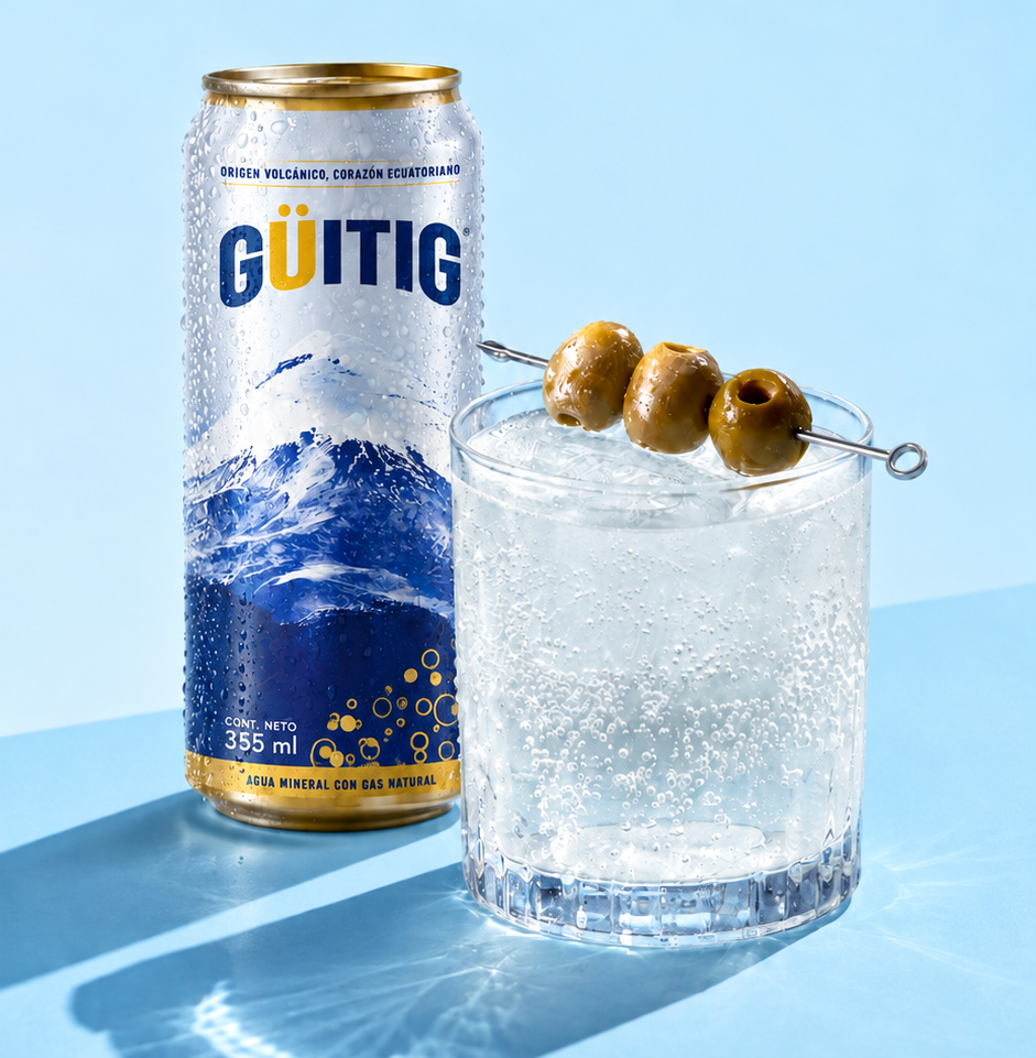 Agua Volcanica Junto A Aceitunas